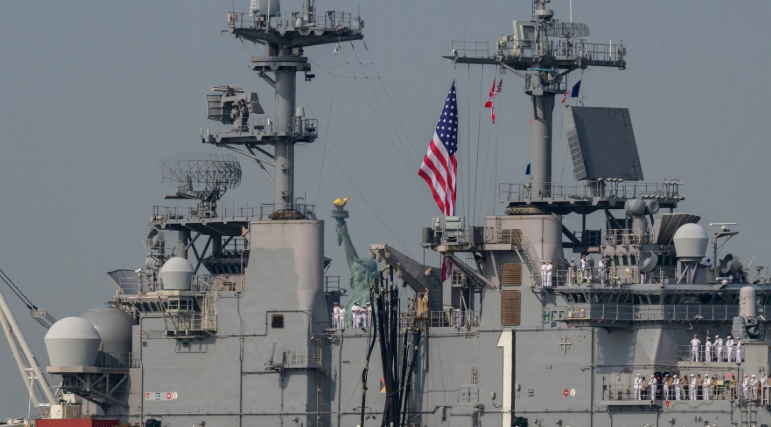 యుద్ధం కోసం వేలాదిగా అమెరికా సైనికులు: యుద్ధనౌకల మోహరింపు